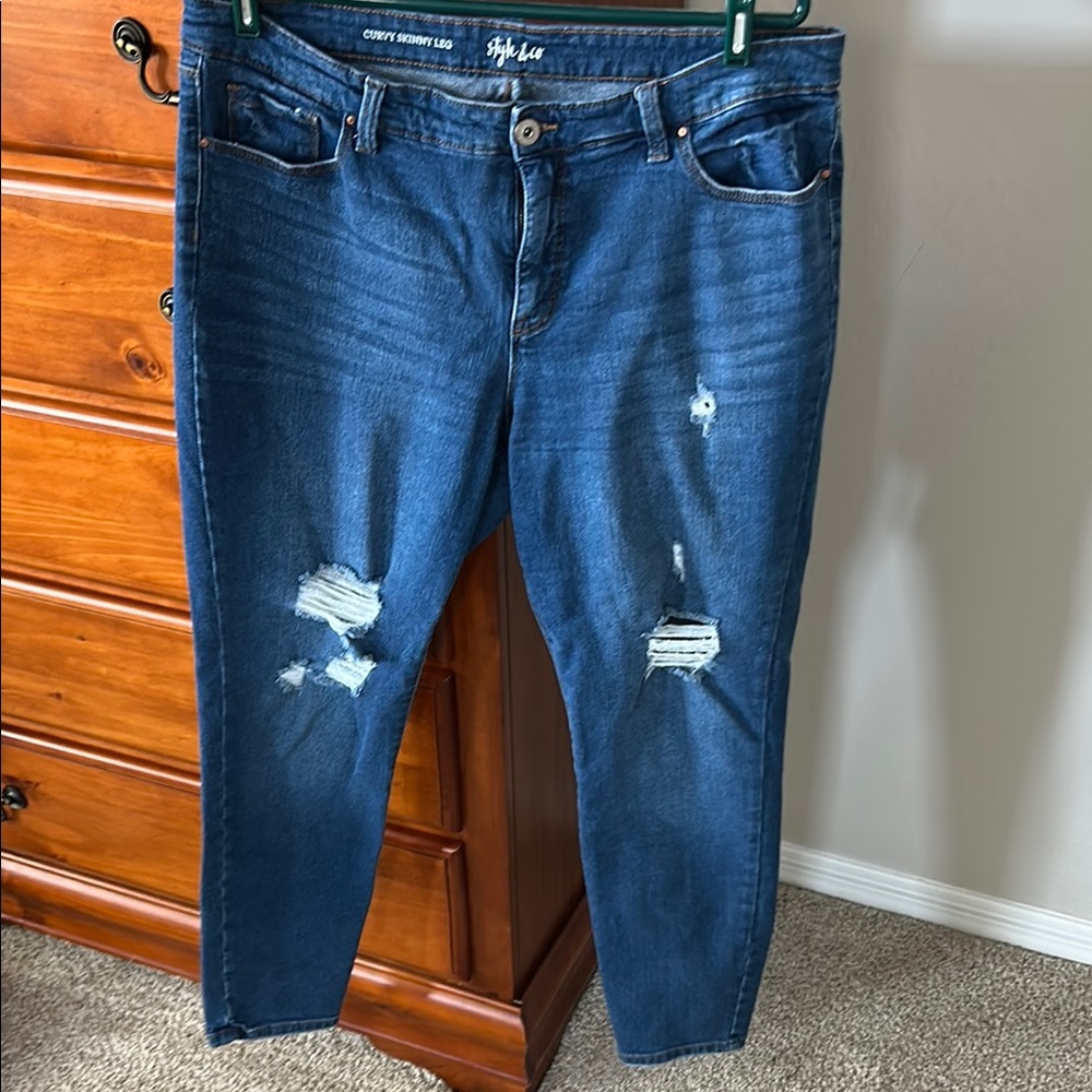 Stylish distressed curvy skinny Jeans